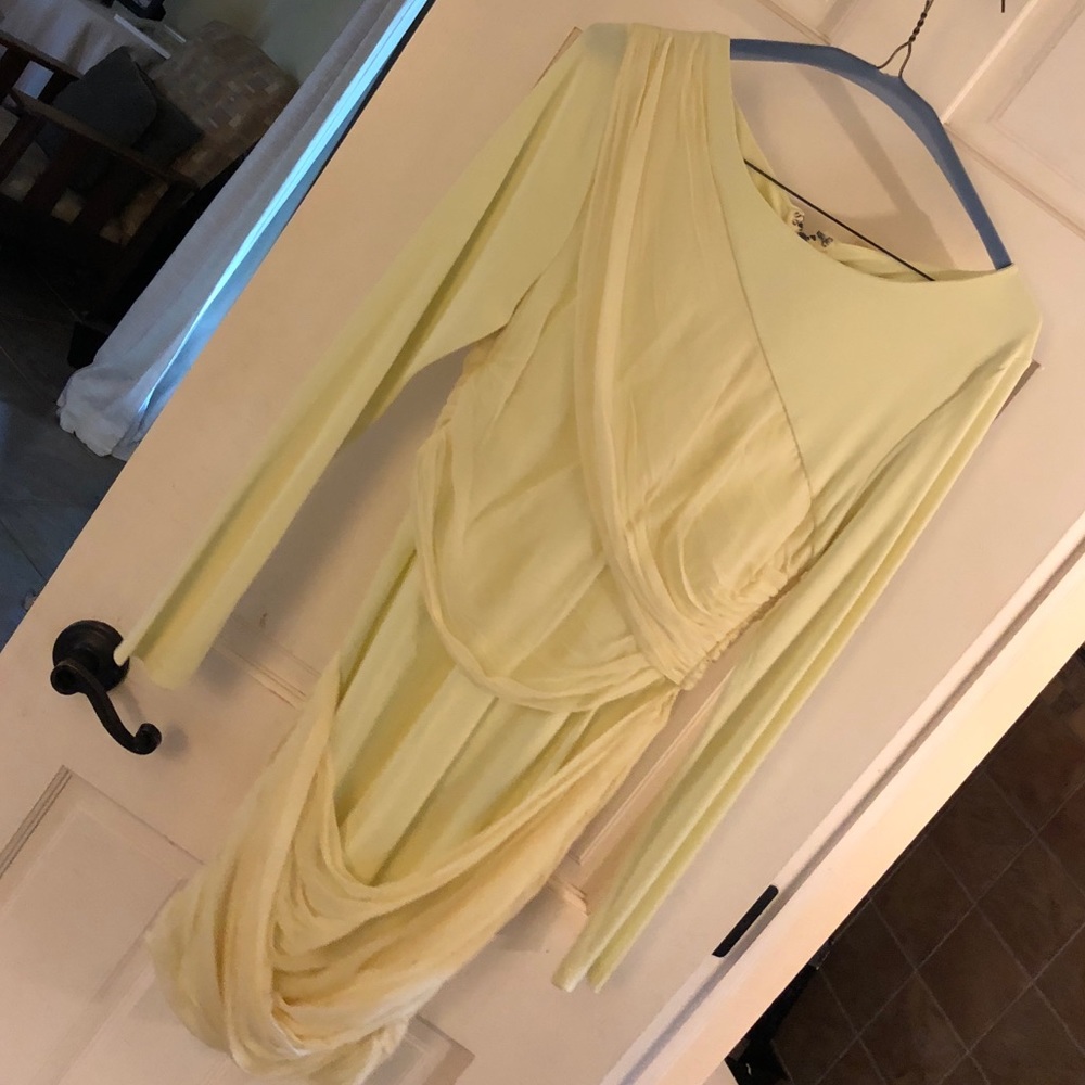 Alice Olivia dress never worn! Yellow long sleeve